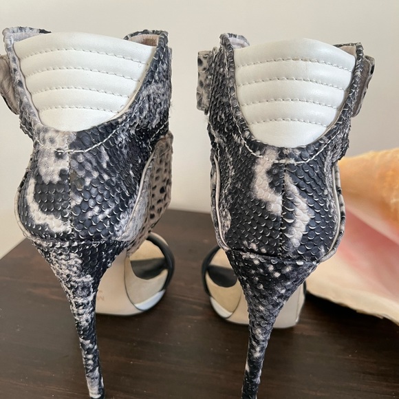 Mia Limited Edition genuine leather heels sandals - Picture 8 of 12